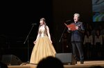 伸びやかな歌声を響かせる佐々木さん（左）と小鉄さん＝２２日、とりぎん文化会館