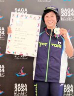 成年女子ワイルドウオーター・カヤックシングル（１５００㍍）で準優勝した福本かな子＝鹿児島県湧水町轟の瀬特設競技場