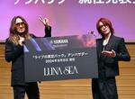 　「ＬＵＮＡ　ＳＥＡ」のＪ（左）とＳＵＧＩＺＯ＝東京都中央区