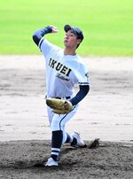 ２回戦・米子高専―鳥取育英　鳥取育英はエース松田がテンポ良く投げ、六回以降は相手打線を三者凡退に封じ込む＝倉吉市営野球場