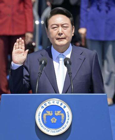 　就任宣誓する韓国の尹錫悦大統領＝２０２２年５月、ソウル（聯合＝共同）