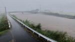 　大雨の影響で増水した長崎県松浦市の志佐川のライブカメラ映像＝１５日午前（国交省提供）