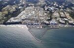 　処理水の海洋放出が始まった東京電力福島第１原発＝８月２４日（共同通信社ヘリから）