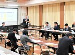 日本遺産の活用状況や課題を報告する代表者＝２２日、三朝町総合文化ホール