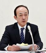 　記者会見する再調査委員会の伊藤巧示委員長＝１９日午後、福岡県庁