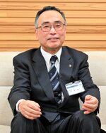 ＪＲ鳥取駅周辺の再整備や公共交通の維持確保について語る深沢市長＝鳥取市役所