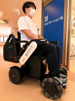 自動運転プログラムが搭載されたモビリティ＝４日、島根県出雲市の島根大医学部付属病院