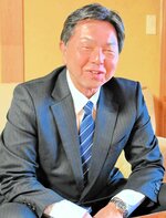 取り組む政策について語る小沢さん＝２７日、伯耆町吉定