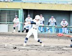 ２回戦・浜坂―福崎　浜坂は一回、岡野が左前打でチーム初出塁＝１４日、高砂市の高砂球場