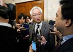 　国会内で取材に応じる自民党の西田昌司参院議員＝１２日午前