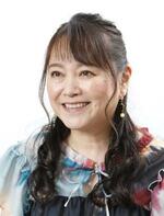 　歌手の井上あずみさん