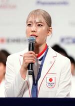 　記者会見する、パリ五輪フェンシング女子団体銅メダリストの江村美咲＝１４日午前、東京都内