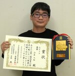 Ａクラスで優勝した山本さん＝２７日、米子市両三柳の日本海新聞西部本社