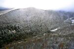 　１１月、初冠雪が確認された中国地方の最高峰、鳥取県の大山（共同通信社ヘリから）