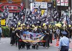 　香港の民主派への連帯を示すデモで行進する在日香港人ら＝９日午後、東京都新宿区