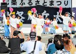 元気に踊りを披露する子どもたち