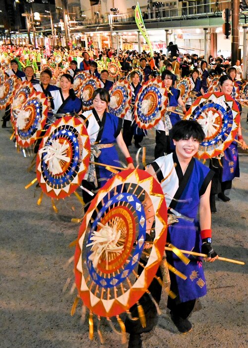 鳥取しゃんしゃん祭２７００人が一斉傘踊り 一糸乱れぬ踊りを披露 | 日本海新聞 NetNihonkai