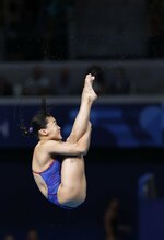 女子板飛び込み予選　演技する三上紗也可＝パリ郊外（共同）