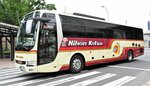 日本交通が運行する高速バス＝２４日、ＪＲ鳥取駅前のバスターミナル