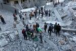 　１４日、イスラエル軍による攻撃で建物が破壊されたパレスチナ自治区ガザの難民キャンプ（ゲッティ＝共同）