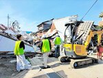 地震で大けがをした友人の家が漆でつながった人たちにより解体され、数カ月ぶりに道路が復旧した＝４月、石川県輪島市（後藤さん撮影）