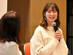 バレーボール選手時代の経験や自身の子育てについて語る木村さん（右）＝２２日、米子コンベンションセンター