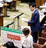 　参院予算委で質問する日本維新の会の音喜多駿政調会長＝１日午前