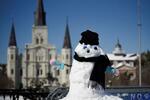 　２２日、記録的積雪となったニューオーリンズ市街（ロイター＝共同）