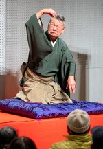 熟練の話芸で来場者を楽しませる桂文吾さん