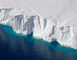 　西南極のゲッツ棚氷＝２０１６年１１月（ＮＡＳＡ提供・共同）