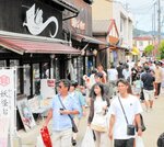 期間中、前年の２倍となる約９万８千人が訪れた水木しげるロード＝１４日、境港市大正町