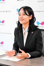 日米学生会議の次回実行委員長として意気込みを語る北原さん＝豊岡市の県立芸術文化観光専門職大