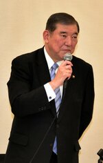 勉強会の冒頭であいさつする石破氏＝２７日、国会内