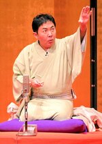 落語を披露する林家三平さん＝２９日、米子コンベンションセンター