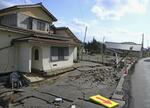　能登半島地震で液状化による多数の住宅被害が出た石川県内灘町＝３月
