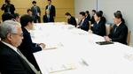 　首相官邸で開かれた給与関係閣僚会議＝２９日午前