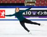 　調整する坂本花織＝長野市ビッグハット