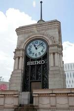 　「セイコーハウス銀座」の時計塔＝９日午前、東京都中央区