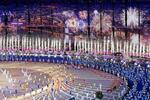 　杭州アジア大会の開会式。奥は映し出された花火の映像＝２３日、杭州（共同）