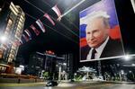 　平壌市内に掲げられたロシアのプーチン大統領の肖像＝１９日（共同）