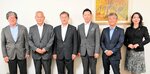 （左から）地域貢献活動に力を込める倉吉東ＲＣの藤井会長、向井幹事、倉吉ＲＣの八渡会長、長岡幹事、倉吉中央ＲＣの穐近会長、柴田幹事