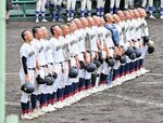 ６年ぶり６度目の夏の甲子園出場を決め、高らかに校歌を歌う鳥取城北の選手ら＝ヤマタスポーツパーク野球場