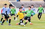 鳥取―いわみ　ガイナーレは前半、常安（２０）が前線で仕掛ける＝オールガイナーレＹＡＪＩＮスタジアム