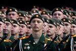 　２０２１年５月、対独戦勝パレードのリハーサルに参加するロシア軍の兵士＝モスクワ（ロイター＝共同）