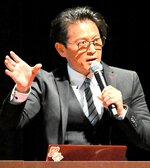 アルコール依存症で苦しんだ自らの経験を話す山口さん