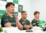 　ラグビーのリーグワン初戦のＢＲ東京戦に向け、記者会見するトヨタの（左から）姫野、スミス、バレット＝７日、愛知県豊田市