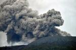 　４日、火山灰を噴き出すインドネシアのマラピ火山（Ａｎｔａｒａ　Ｆｏｔｏ提供・ロイター＝共同）