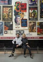 　世界各国で収集した「第三の男」の公開時のポスター。カリン（右）と夫のゲアハルトの私設博物館で展示されている＝２０２３年１１月、ウィーン（撮影・秋田大輔、共同）