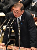 好きな言葉について語る石破首相＝３１日、国会内