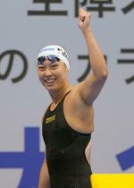 　成年女子１００メートル平泳ぎで優勝した福岡・鈴木聡美＝ＳＡＧＡサンライズパーク水泳場